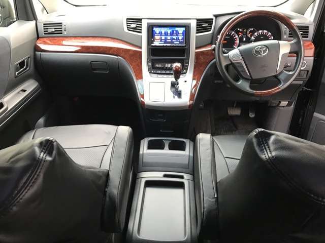 2009 Toyota Vellfire – thumbnail 4