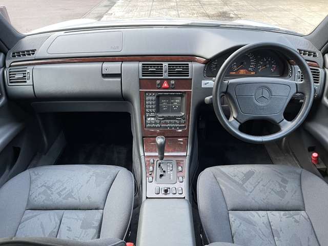 1998 Mercedes-Benz E-Class – thumbnail 3