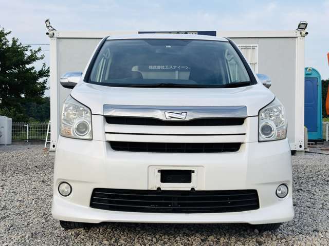 2009 Toyota Noah – thumbnail 2
