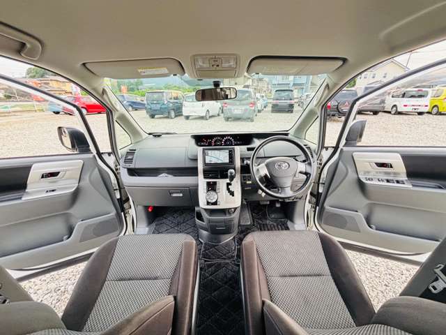 2009 Toyota Noah – thumbnail 3