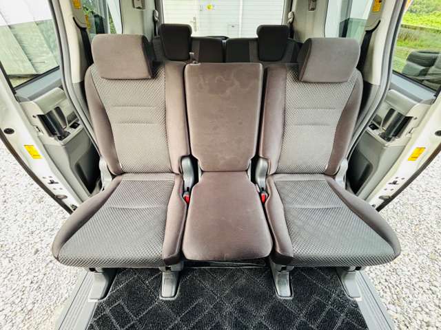 2009 Toyota Noah – thumbnail 4