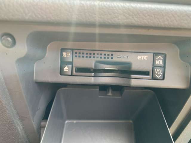 2010 Toyota Noah – thumbnail 3