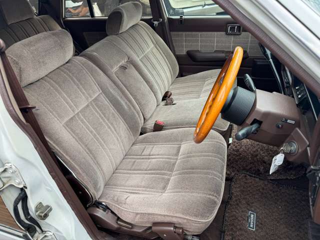 1997 Nissan Cedric Wagon – thumbnail 2