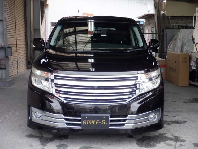 2010 Nissan Elgrand – thumbnail 4
