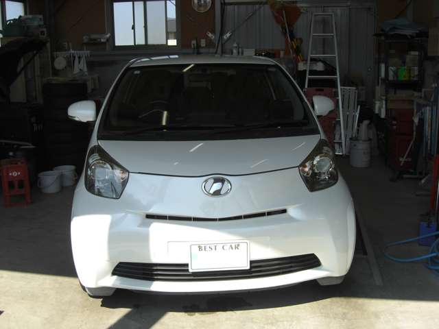 2010 Toyota iQ – thumbnail 2