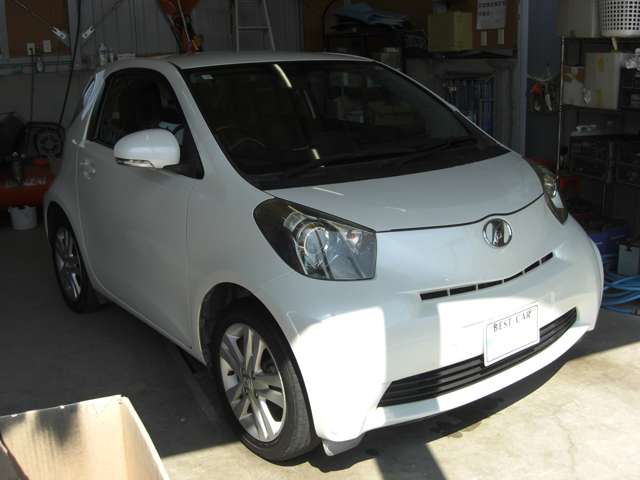 2010 Toyota iQ – thumbnail 3