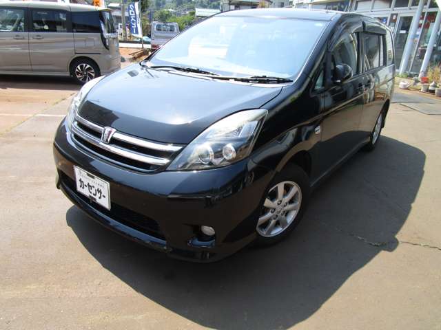 2010 Toyota Isis – thumbnail 2