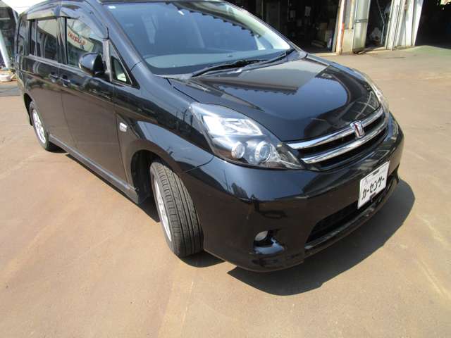 2010 Toyota Isis – thumbnail 3