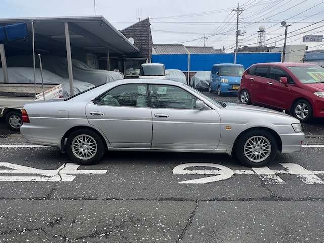 1999 Nissan Laurel – thumbnail 4