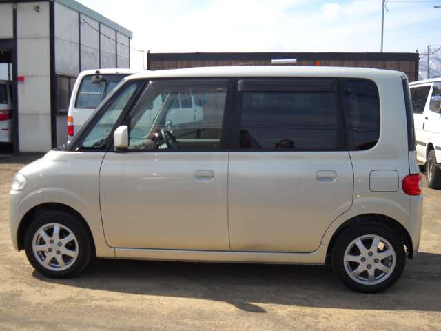 2004 Daihatsu Tanto – thumbnail 4