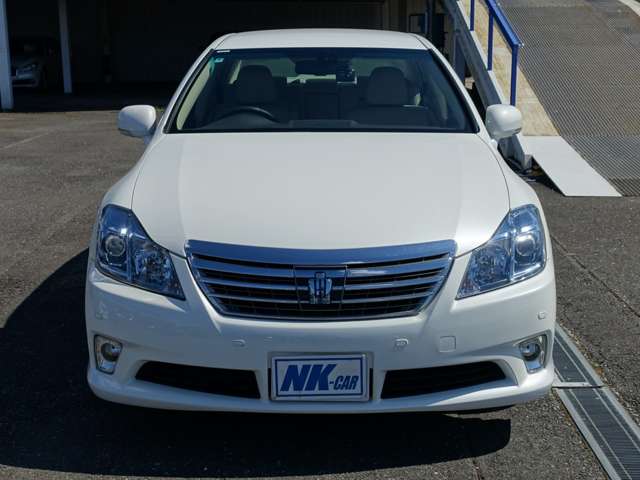 2010 Toyota Crown Hybrid – thumbnail 2