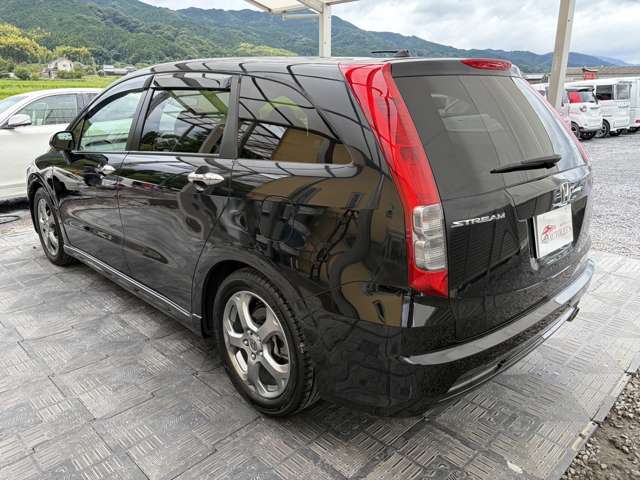 2007 Honda Stream – thumbnail 4
