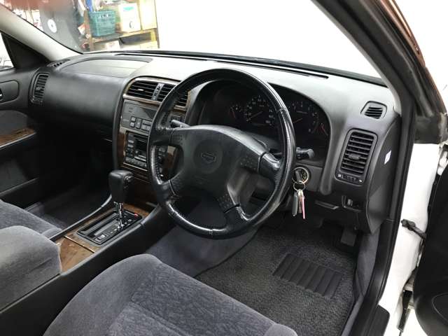 1997 Nissan Gloria – thumbnail 3