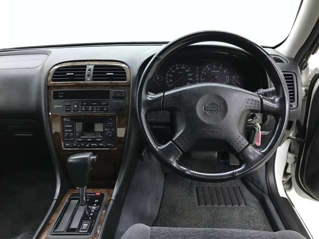 1997 Nissan Gloria – thumbnail 4