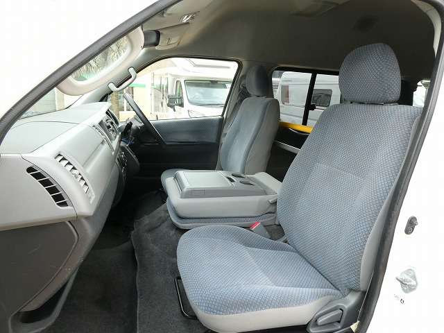 2007 Toyota Regius Ace – thumbnail 4