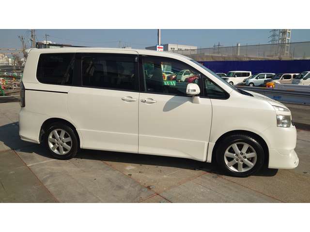 2008 Toyota Voxy – thumbnail 4