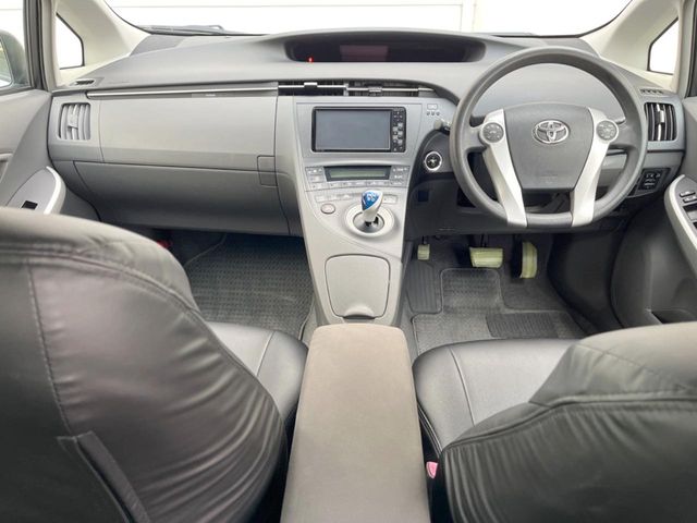 2011 Toyota Prius – thumbnail 2