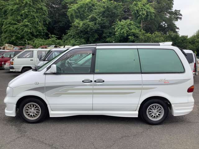 1998 Nissan Largo – thumbnail 4