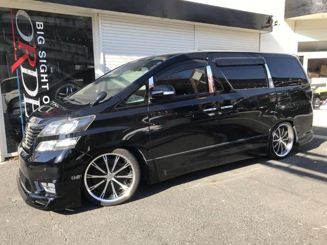 2010 Toyota Alphard – thumbnail 2