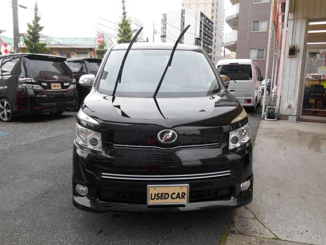 2010 Toyota Voxy – thumbnail 2