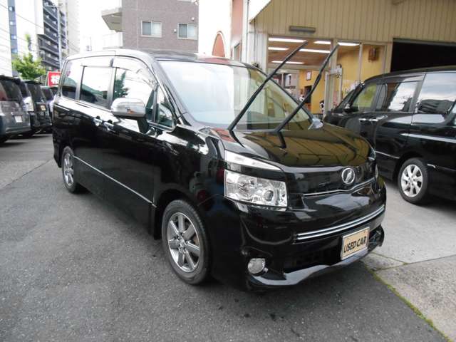 2010 Toyota Voxy – thumbnail 3