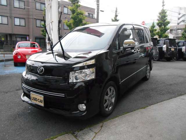 2010 Toyota Voxy – thumbnail 4