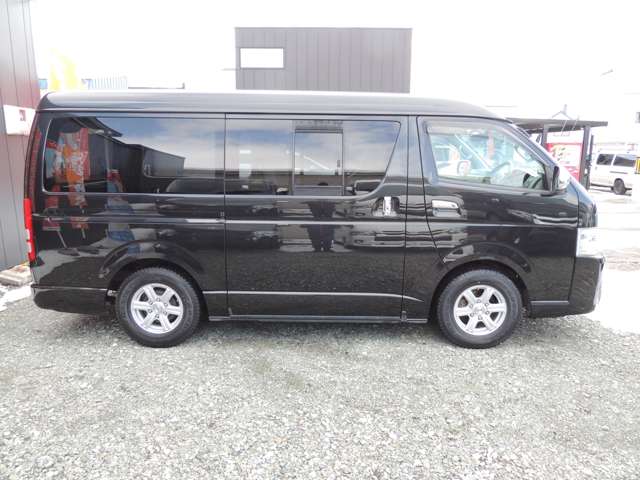 2008 Toyota Hiace – thumbnail 4
