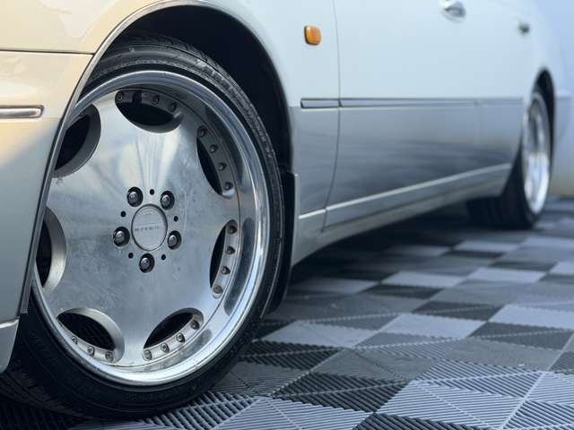 1997 Nissan Cima – thumbnail 3