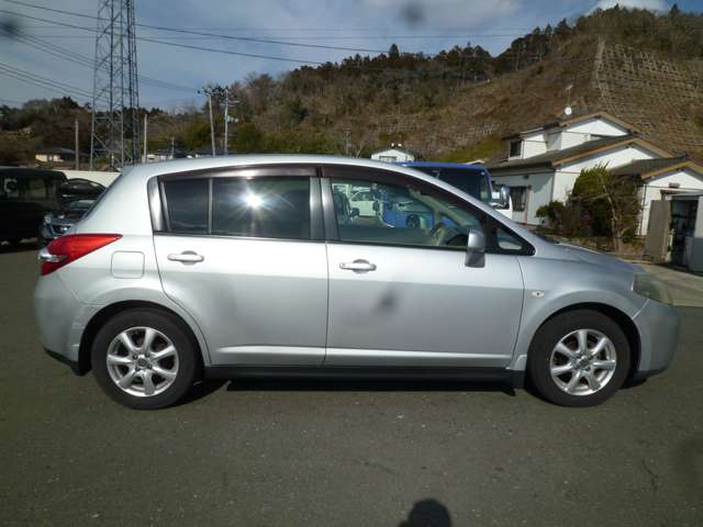 2009 Nissan Tiida – thumbnail 4
