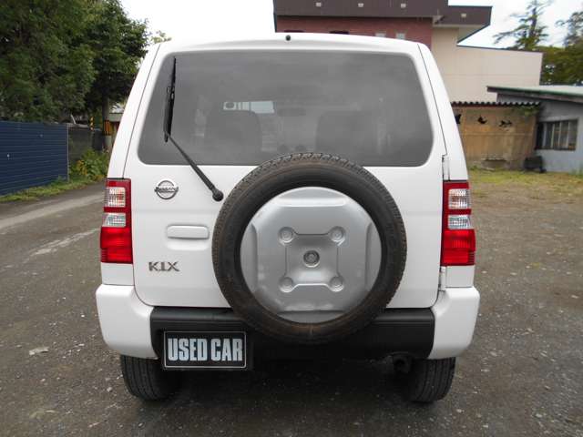 2010 Nissan Kix – thumbnail 3