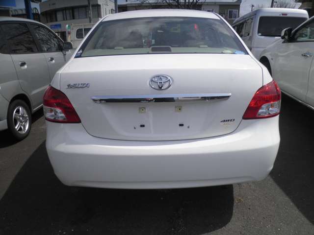 2010 Toyota Belta – thumbnail 2