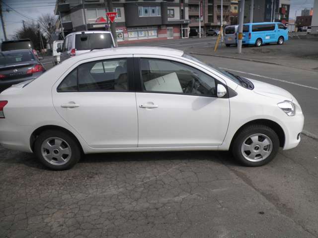 2010 Toyota Belta – thumbnail 4