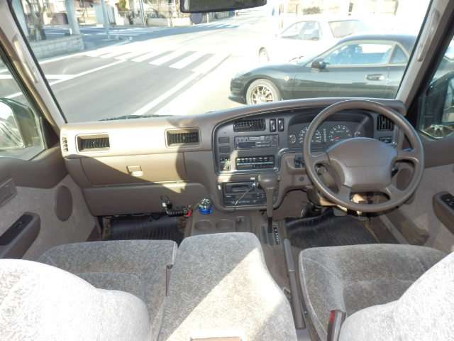 1996 Nissan Caravan Coach – thumbnail 4