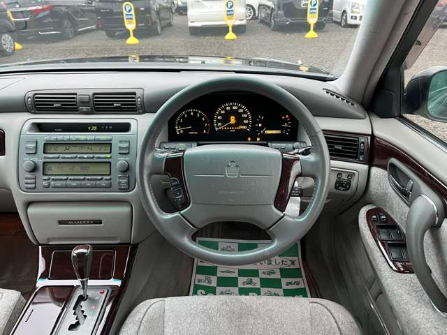2000 Toyota Crown Majesta – thumbnail 3