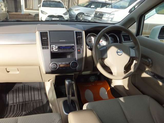 2010 Nissan Tiida – thumbnail 2