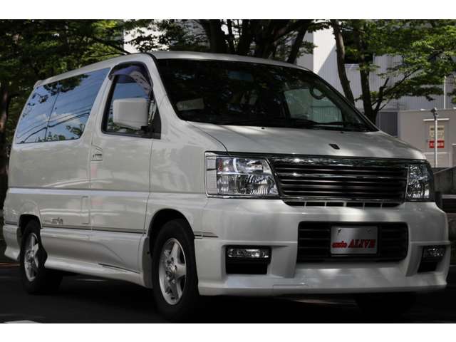 2001 Nissan Elgrand – thumbnail 2
