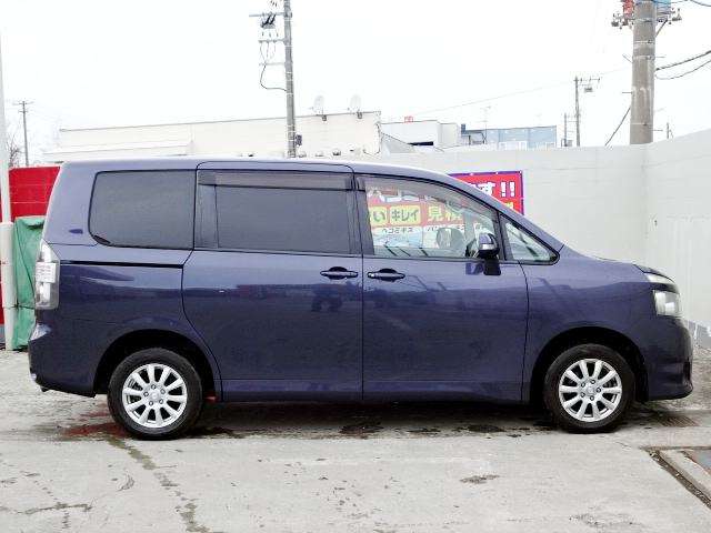2008 Toyota Voxy – thumbnail 4