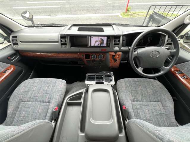 2006 Toyota Hiace – thumbnail 3