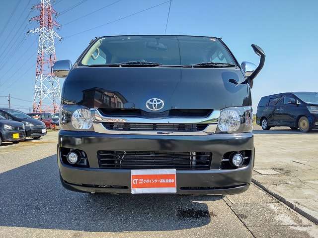 2009 Toyota Regius Ace – thumbnail 2