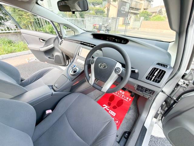 2010 Toyota Prius – thumbnail 2