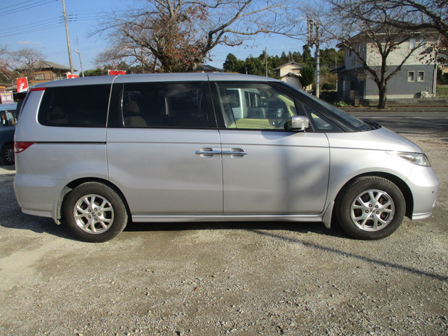 2004 Honda Elysion – thumbnail 4