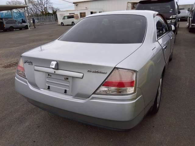 2001 Nissan Gloria – thumbnail 4