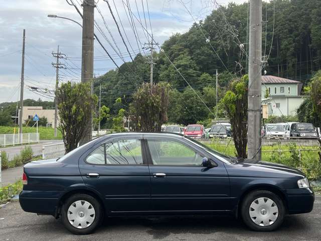 2004 Nissan Sunny – thumbnail 4