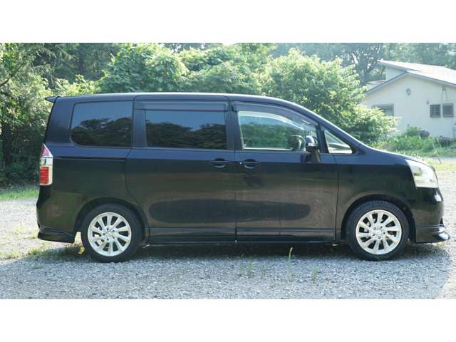 2007 Toyota Noah – thumbnail 4