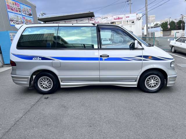 1997 Nissan Largo – thumbnail 4