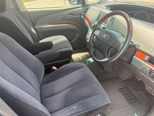 2010 Toyota Estima – thumbnail 3
