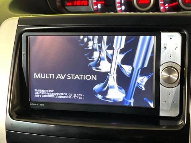 2011 Toyota Noah – thumbnail 4