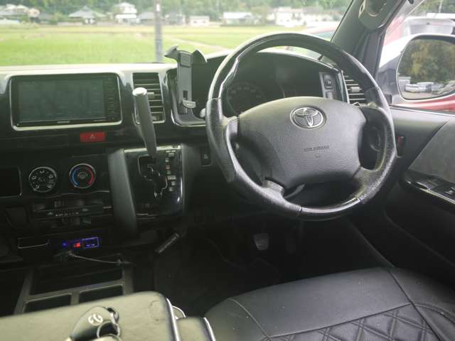 2005 Toyota Hiace – thumbnail 3