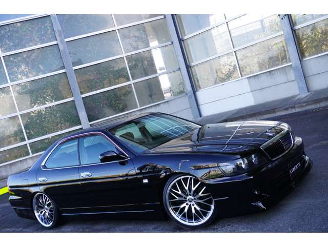 2002 Nissan Laurel – thumbnail 2