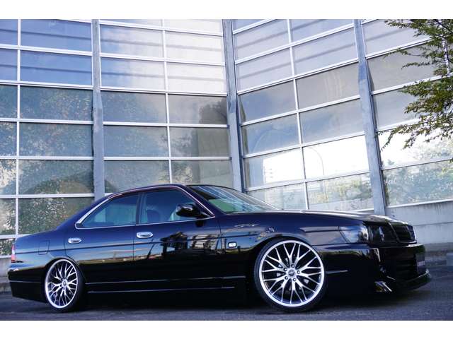 2002 Nissan Laurel – thumbnail 3